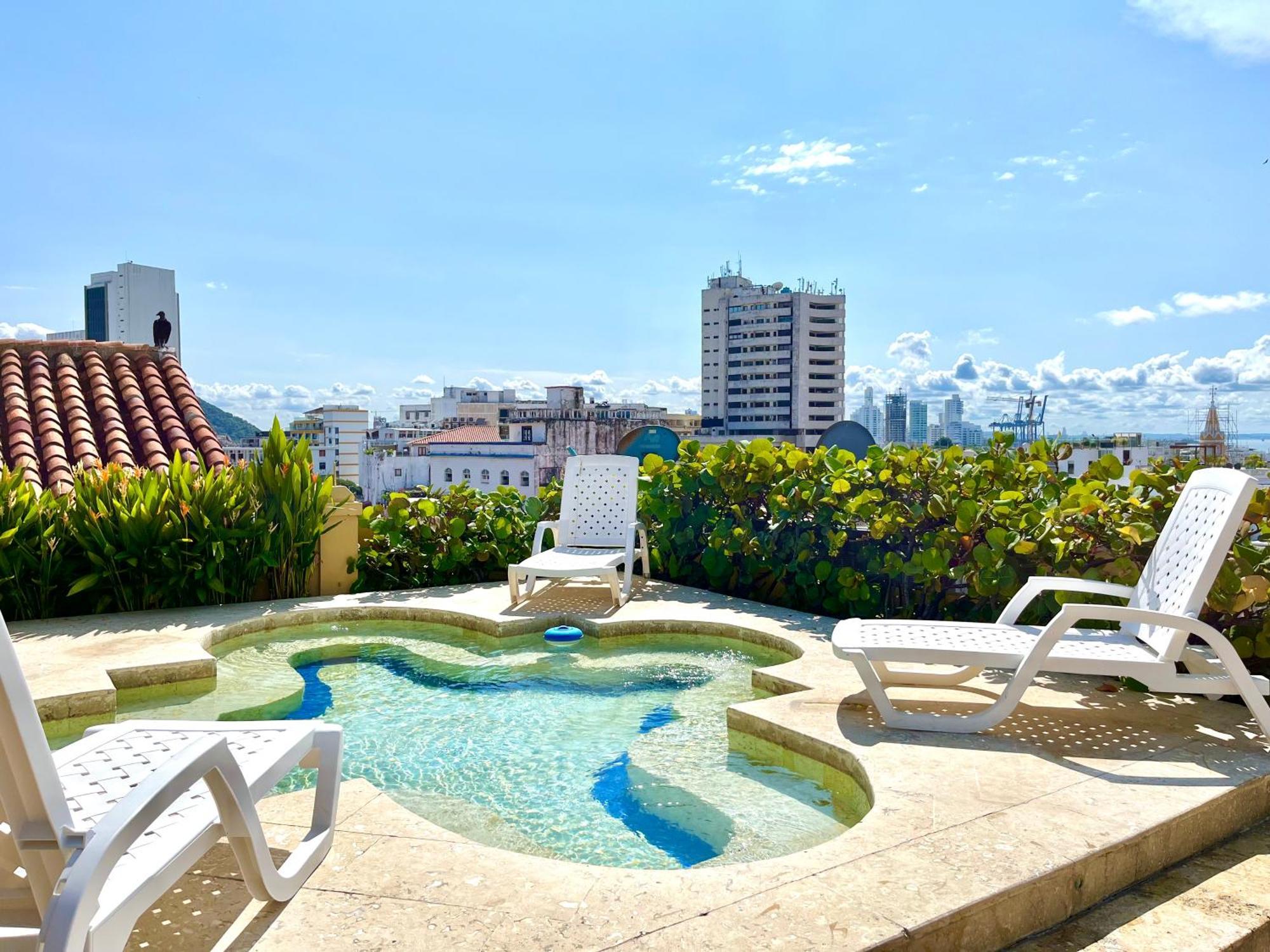 By Calamari Homes - El Porvenir 207 Walled Apartment